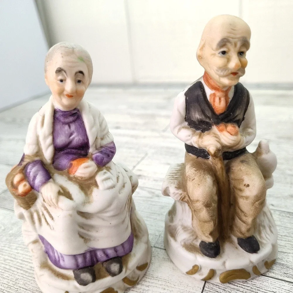 Elderly Couple sitting on‎ Benches Home Decor Porcelain Figurines Lipco Vintage